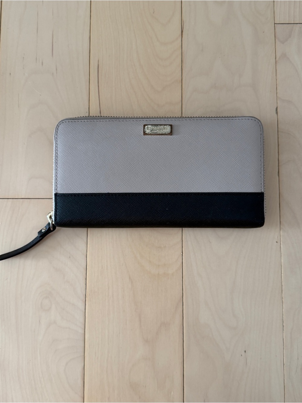 Kate Spade Two-Tone Zip-Around Wristlet Wallet l